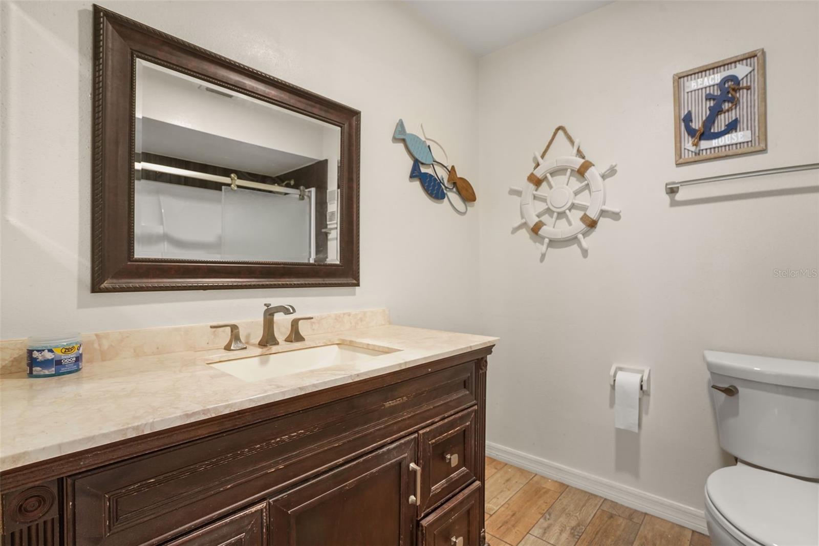 ERROL OAKS CONDO 01 - Residential