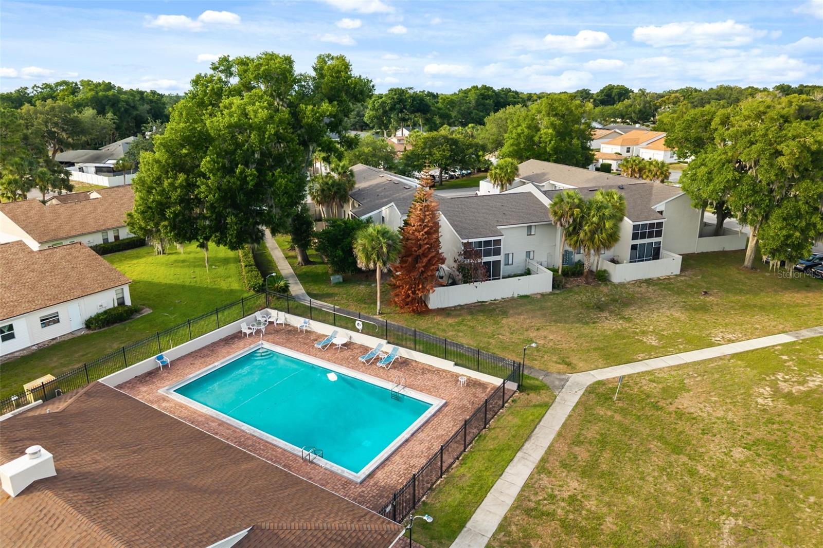 ERROL OAKS CONDO 01 - Residential