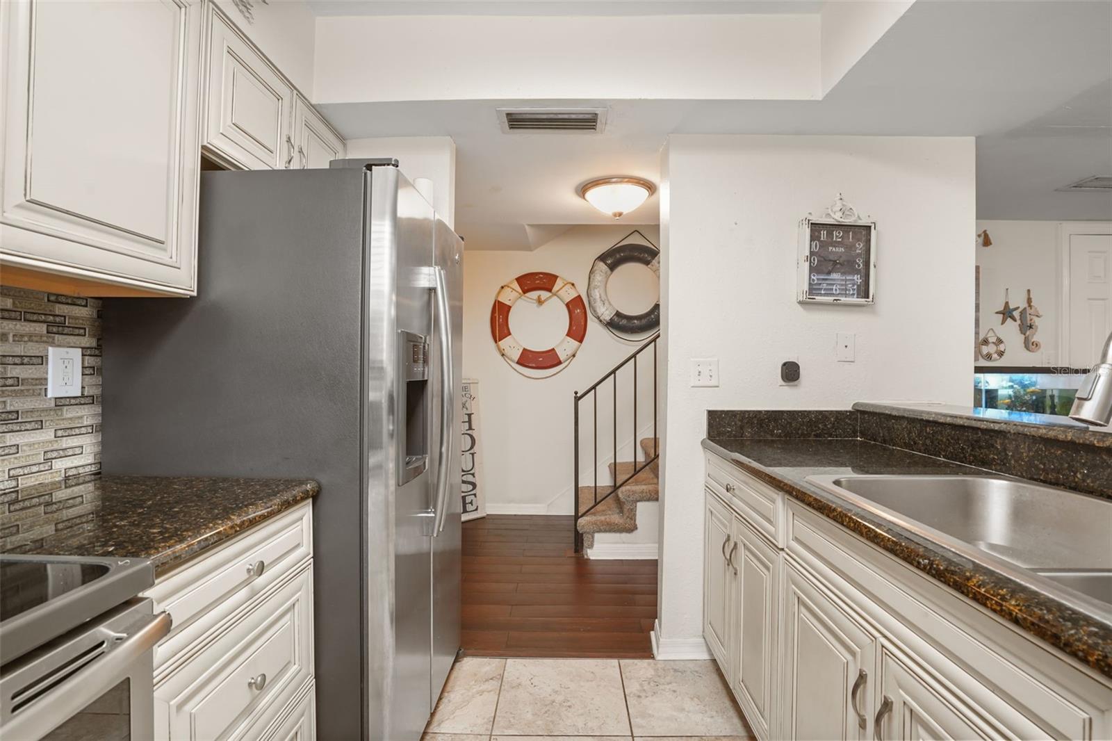 ERROL OAKS CONDO 01 - Residential