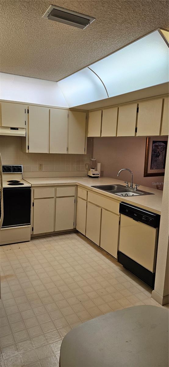 HILLSIDE CONDO - Residential