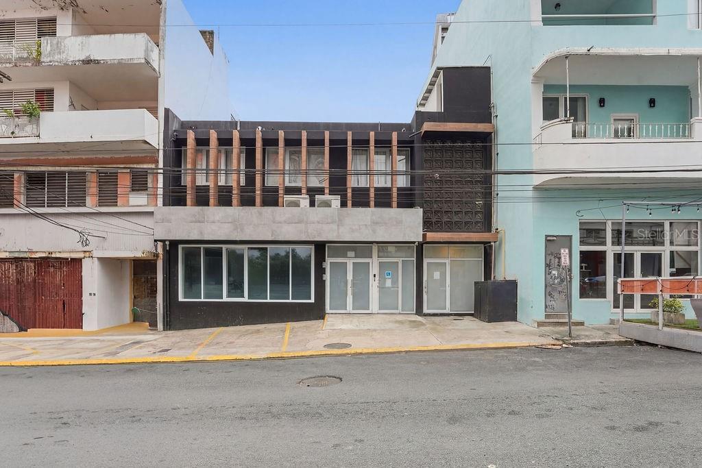 Turnkey mixed-use investment opportunity in the heart of vibrant Calle Cerra, Santurce! This income-producing property features a commercial space on the first level currently operating as a commercial kitchen, plus two, turn key, beautifully remodeled residential apartments upstairs, each offering 3 bedrooms, for a total of 6 bedrooms and 5.5 bathrooms. The property is equipped with a 20KW generator and two water cisterns. Offering incredible upside potential, there is the possibility of adding a third level and rooftop pool, or converting the commercial space into two additional spacious apartments. Located in one of San Juan’s most dynamic and artistic neighborhoods, surrounded by trendy restaurants, bars, cafés, nightlife, galleries, and vibrant street art. Just minutes from the Conservatory of Music, Condado Lagoon, beaches, supermarkets, schools, and major attractions. Featuring 5,922 total sqft sitting on a 339 sqmt lot, this is an excellent opportunity for investors seeking short-term rental, long-term rental, mixed-use, or boutique hospitality potential. Call the listing agents today for a private showing!