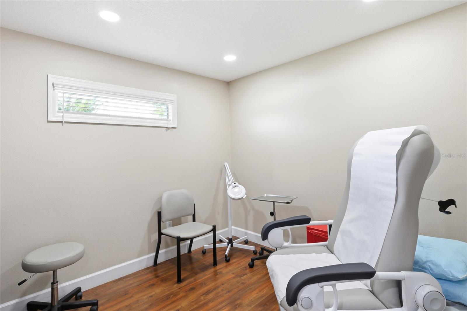 ROGERS DELAND - Commercial Sale