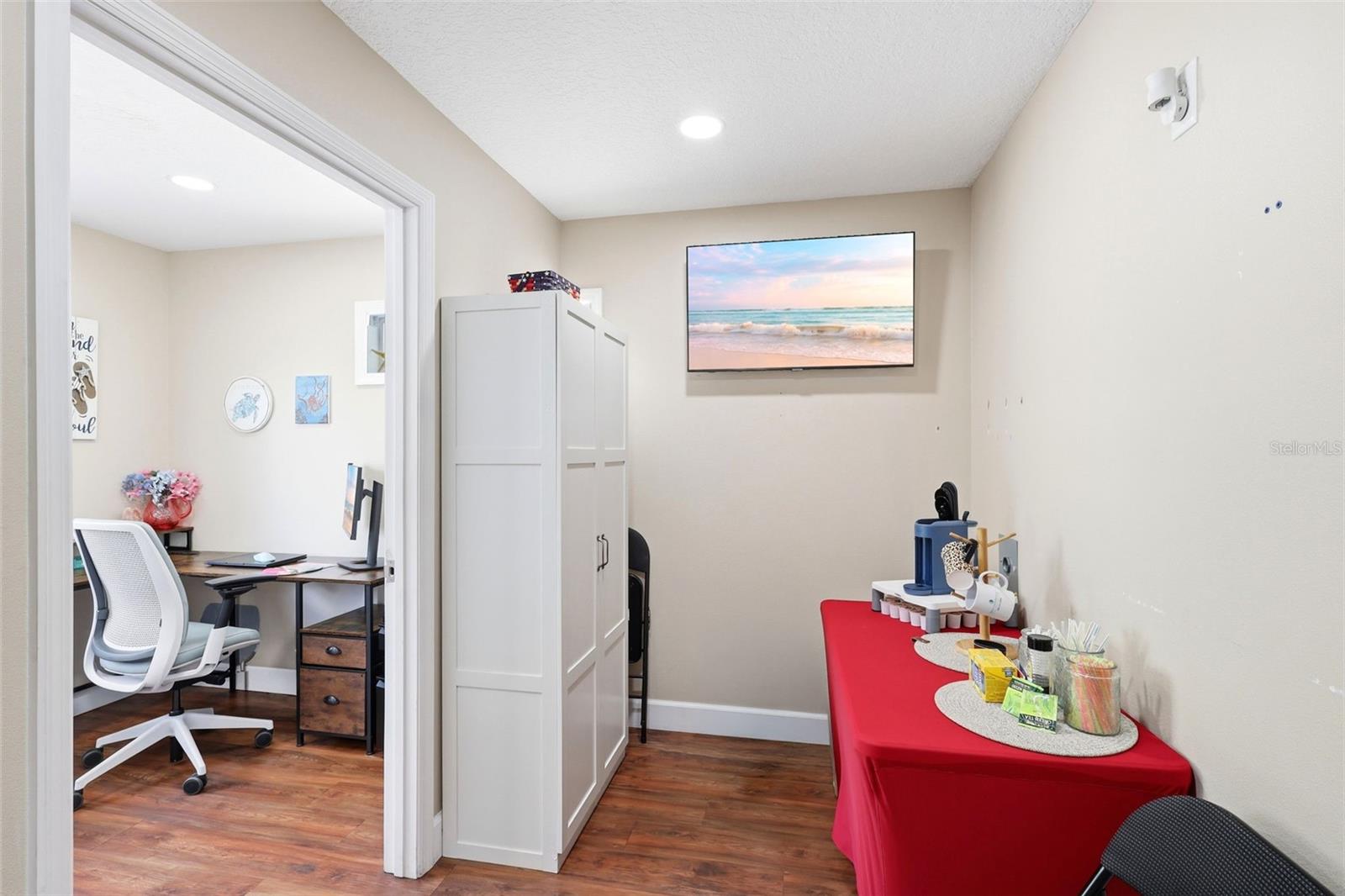 ROGERS DELAND - Commercial Sale