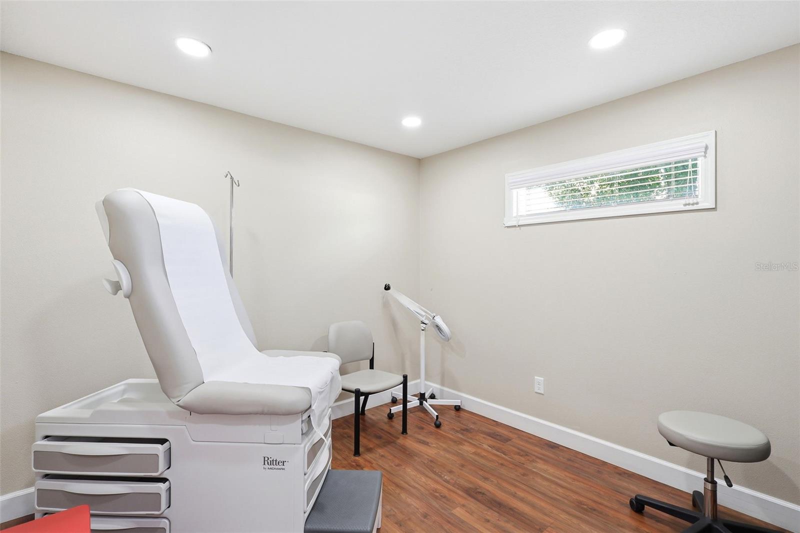 ROGERS DELAND - Commercial Sale