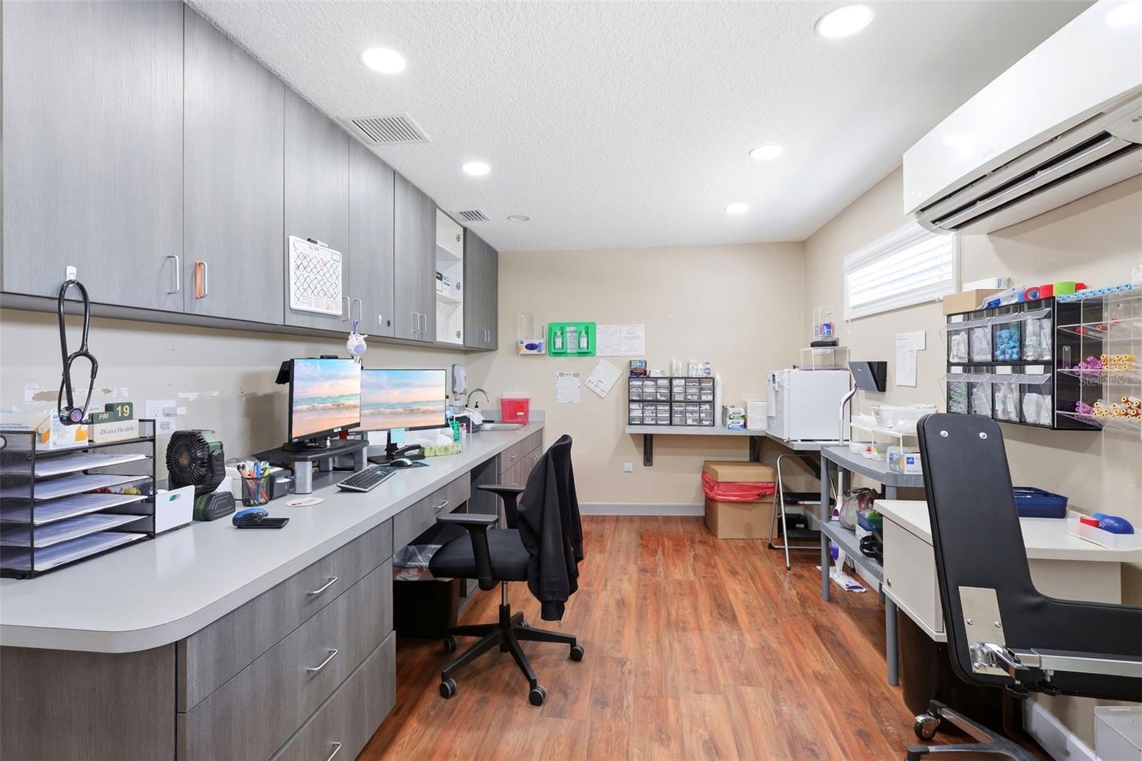 ROGERS DELAND - Commercial Sale