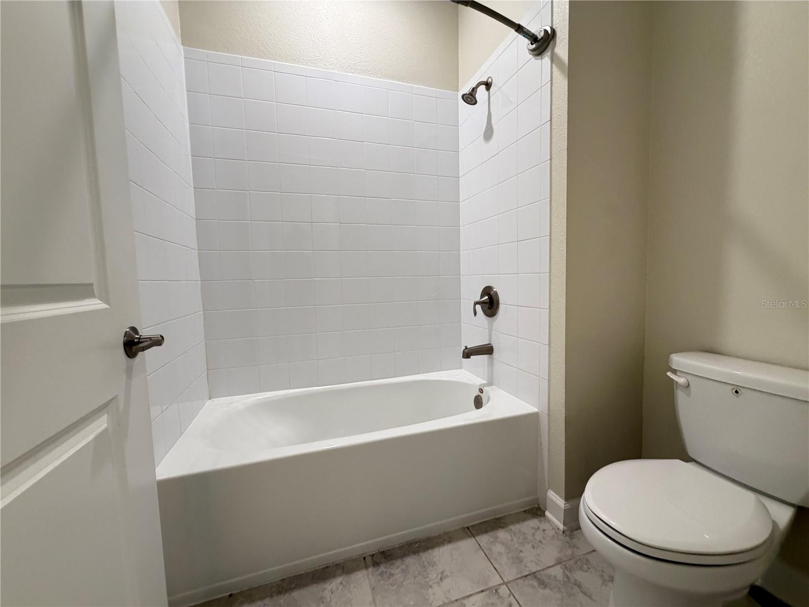 HANOVER LAKES PH 3 - Residential Lease