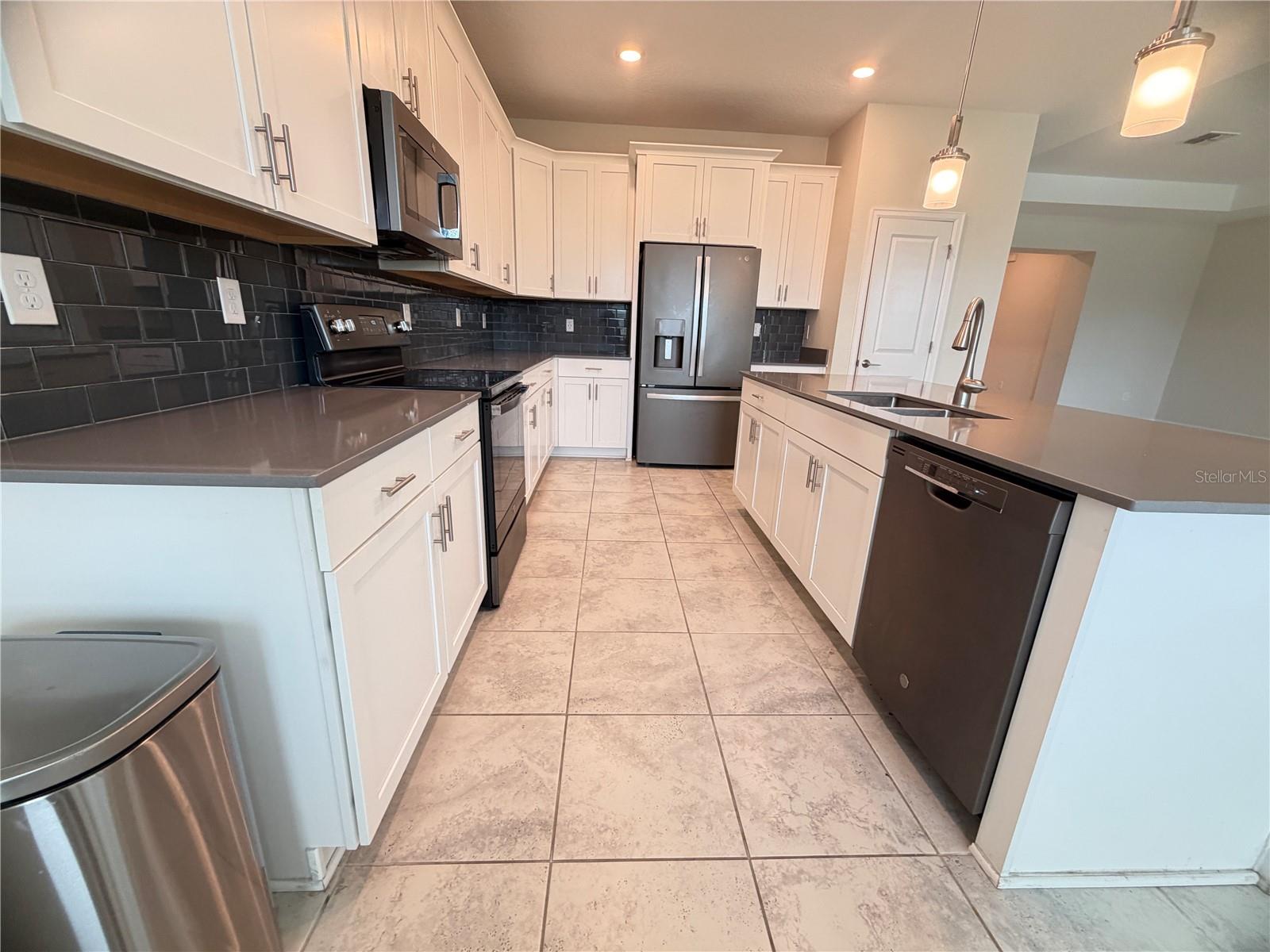 HANOVER LAKES PH 3 - Residential Lease
