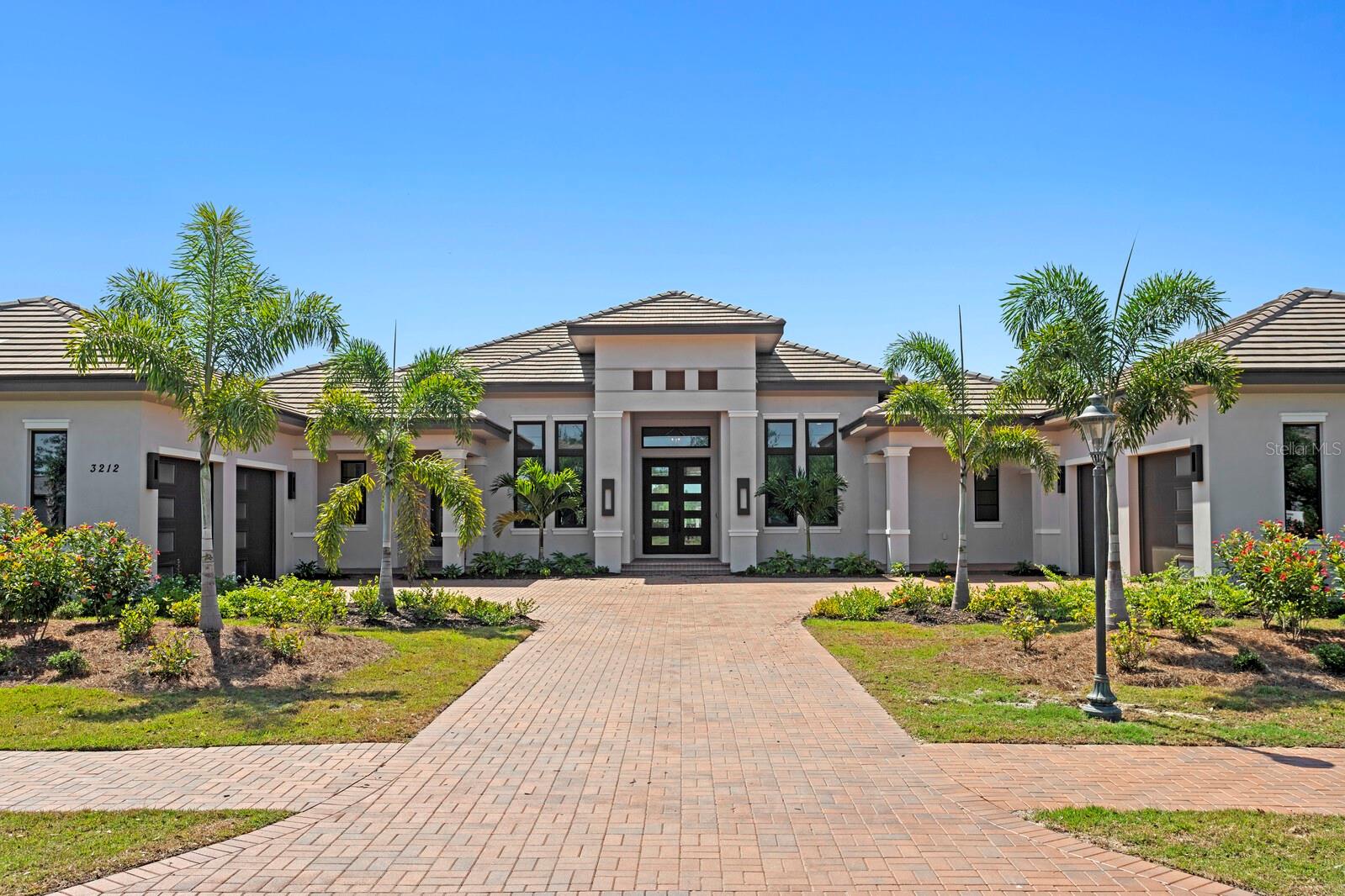 FOUNDERS CLUB - Residential