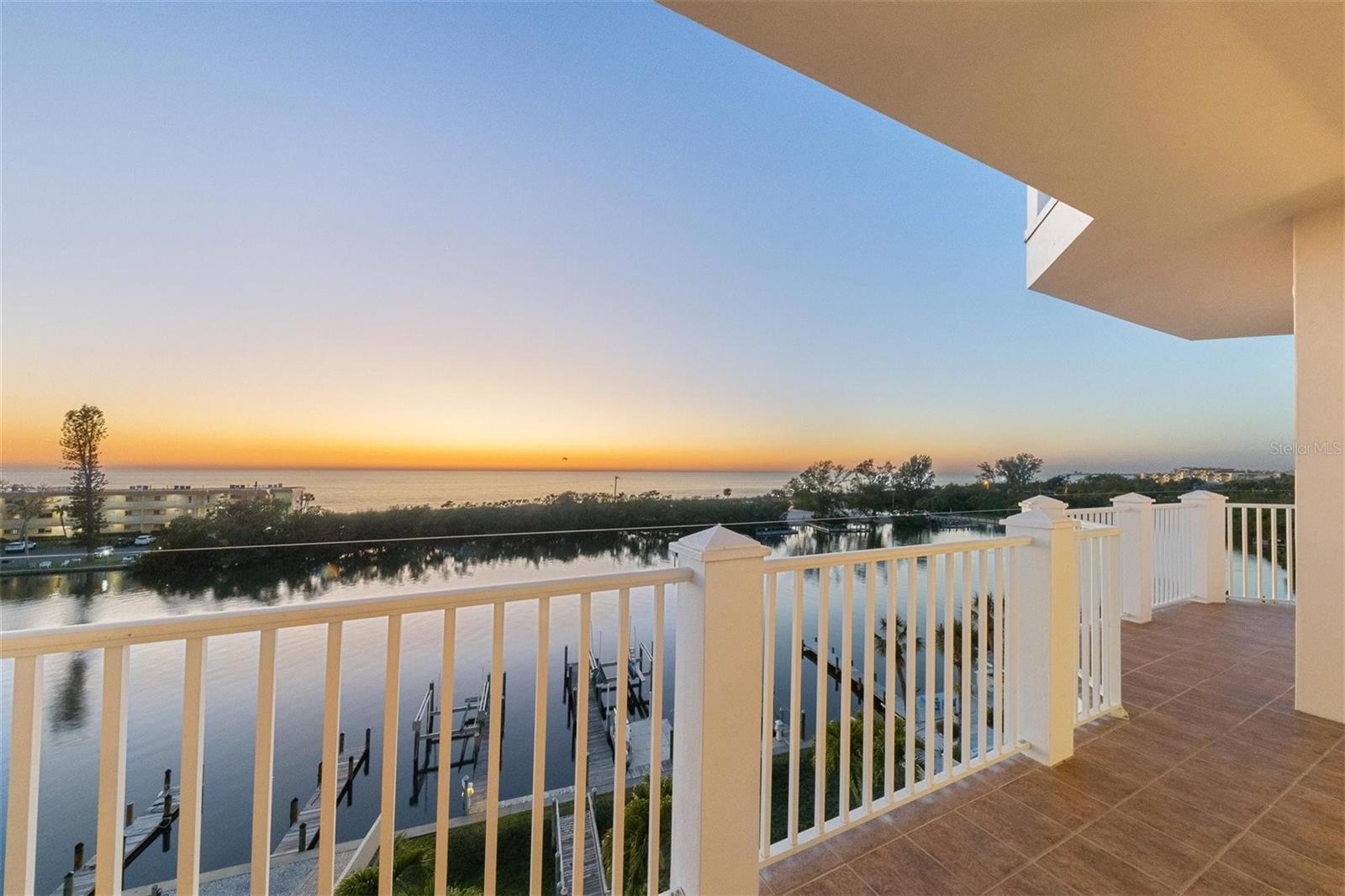 THE SEA BREEZE - Residential