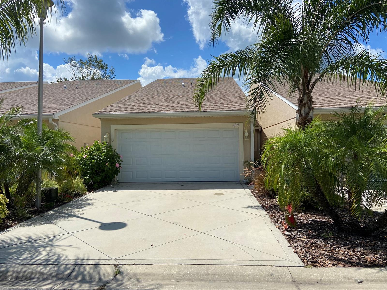 Come see this well maintained, one floor townhouse, in beautiful New Smyrna Beach. This 2 bedroom/ 2 bath condo also has a flex room that can be used as an office or bedroom. Easy to maintain tile in living room, kitchen, dining room and bathrooms. Carpet in bedrooms. Granite countertops in the kitchen with stainless steel appliances. Relax in the large screen room with your morning coffee. HVAC replaced in 2015, HWH replaced in 2017.Hawks Cove also has a clubhouse, community pool, and tennis, plus they maintain your lawn and common areas. Conveniently located close to shopping, schools, restaurants, and 10 minutes to the beach. All information is intended to be accurate but is not guaranteed. ;Water: City
