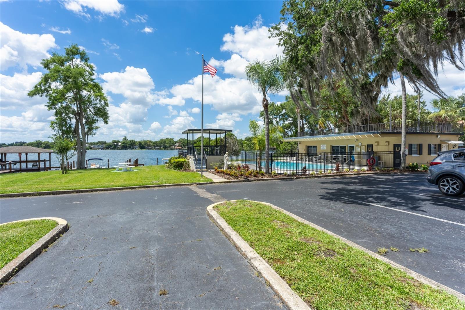 LAKESIDE MANOR APTS CONDO - Residential