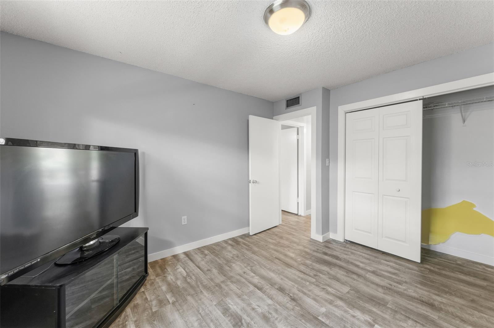 LAKESIDE MANOR APTS CONDO - Residential