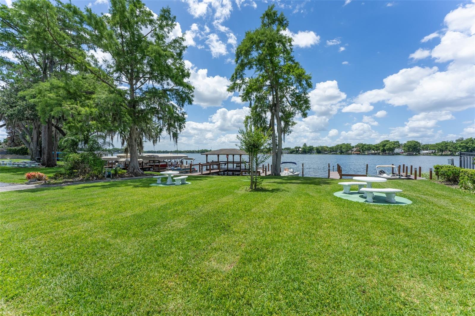 LAKESIDE MANOR APTS CONDO - Residential