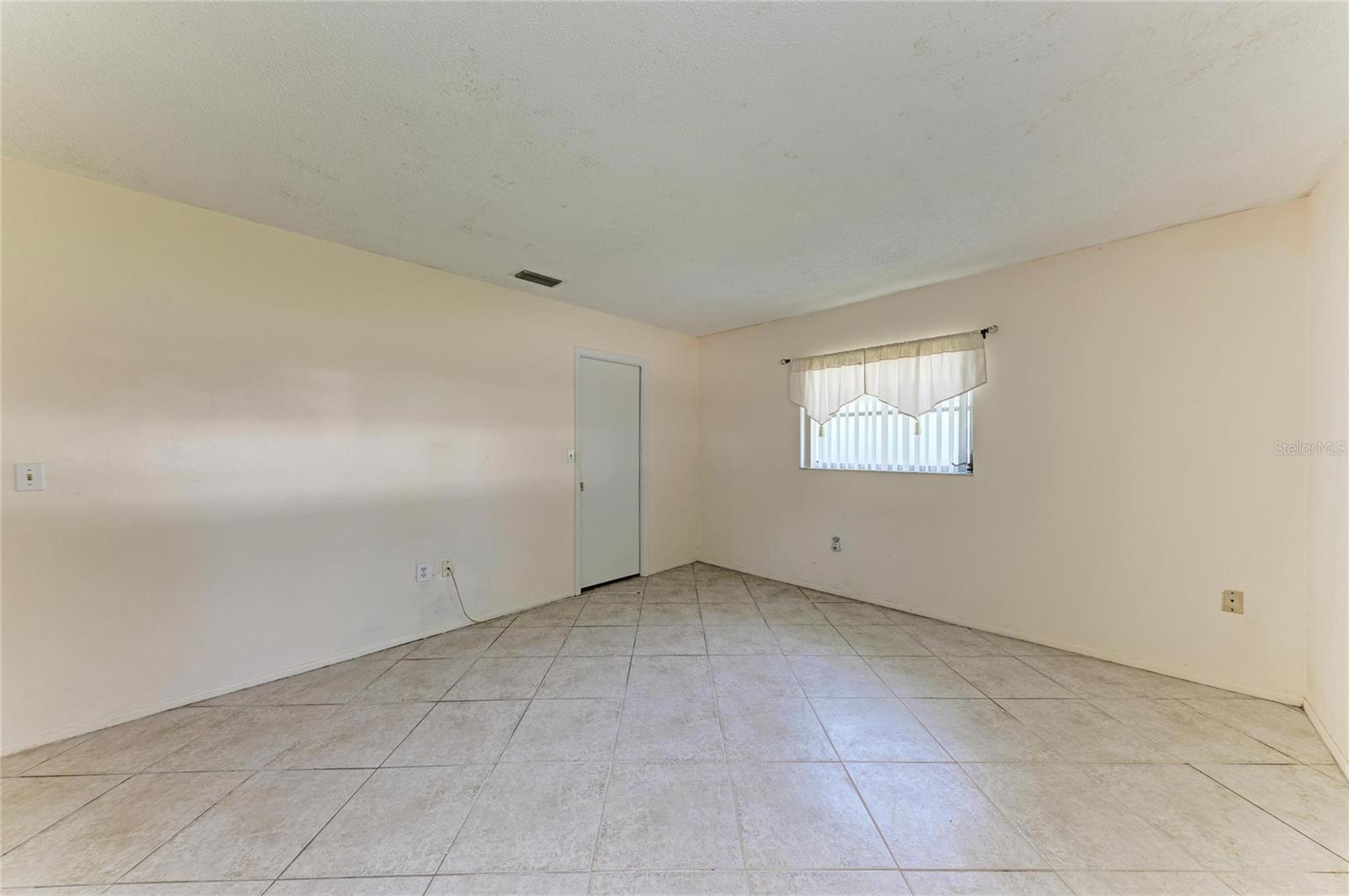 VILLAGE GREEN OF BRADENTON SEC 5 - Residential