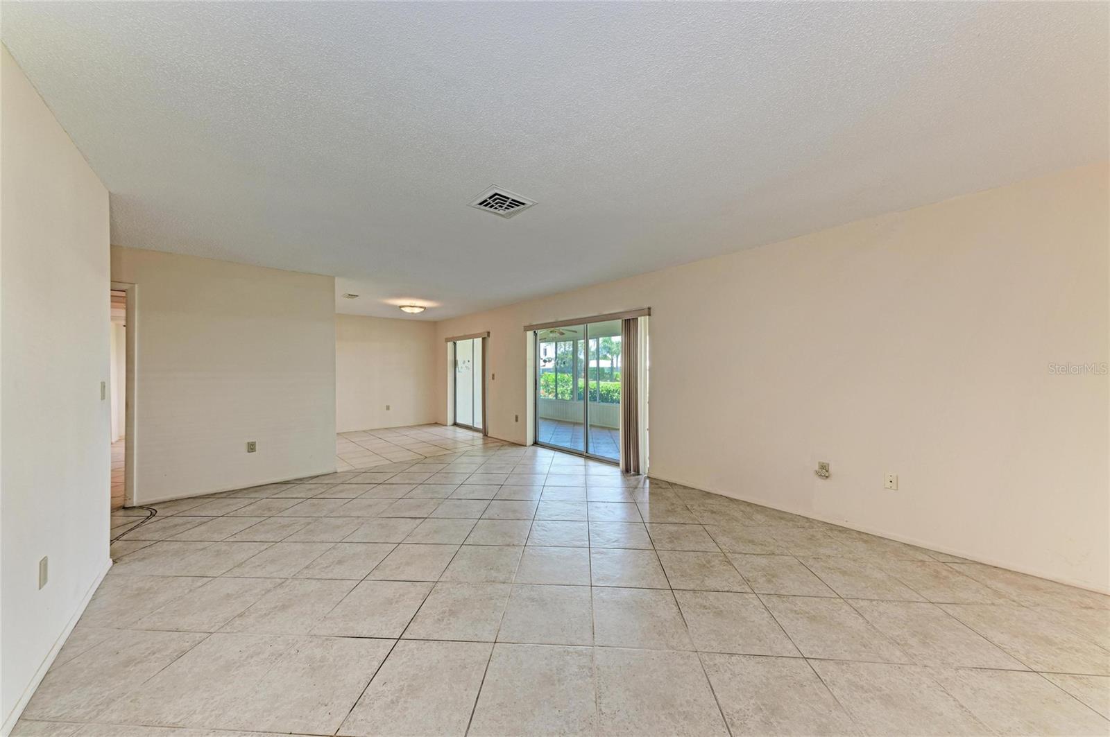 VILLAGE GREEN OF BRADENTON SEC 5 - Residential