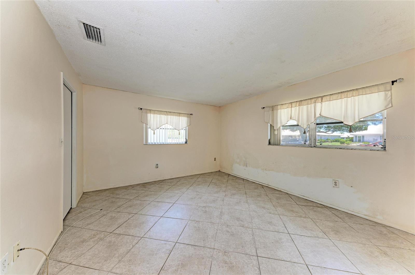 VILLAGE GREEN OF BRADENTON SEC 5 - Residential