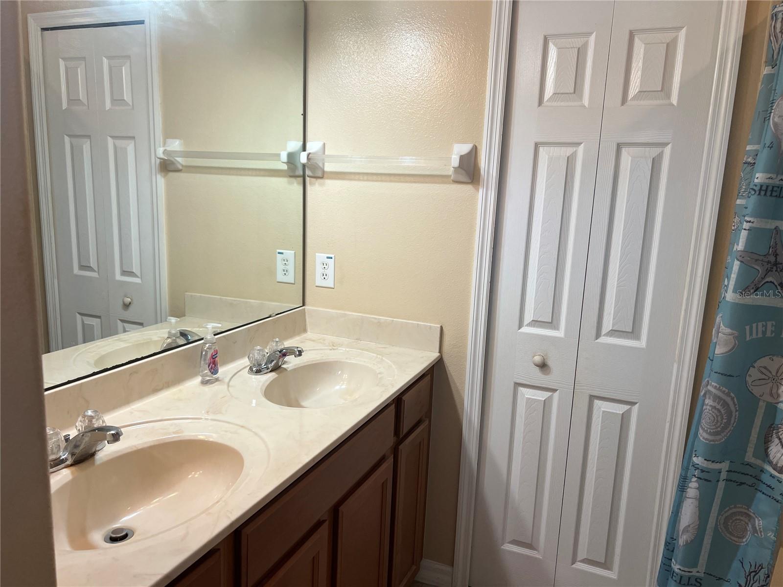 CROWNTREE LAKES 02 & 03 - Residential Lease