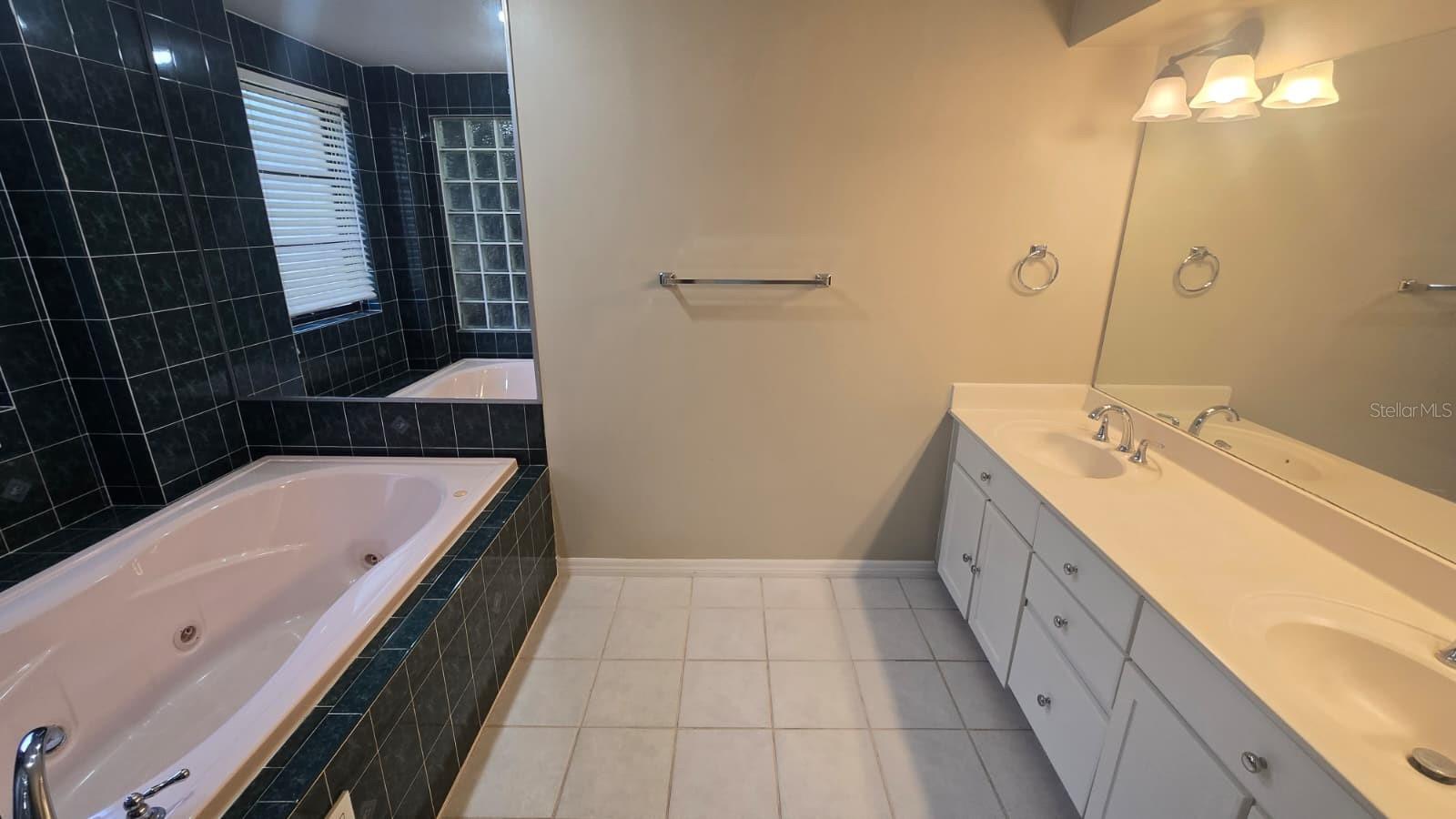 OAKRIDGE ESTATES AT RIDGEMOOR - Residential