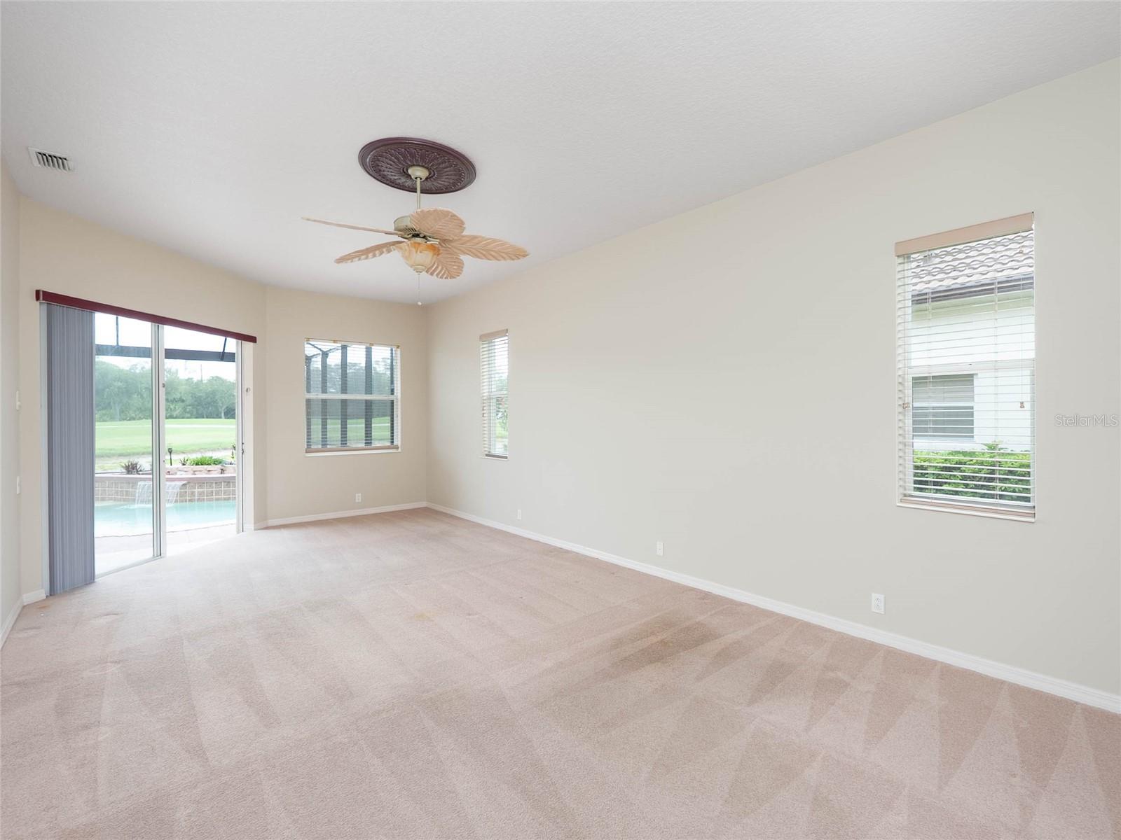 PELICAN POINTE GOLF & COUNTRY CLUB - Residential