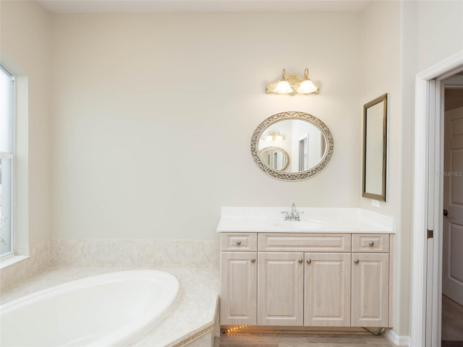 PELICAN POINTE GOLF & COUNTRY CLUB - Residential