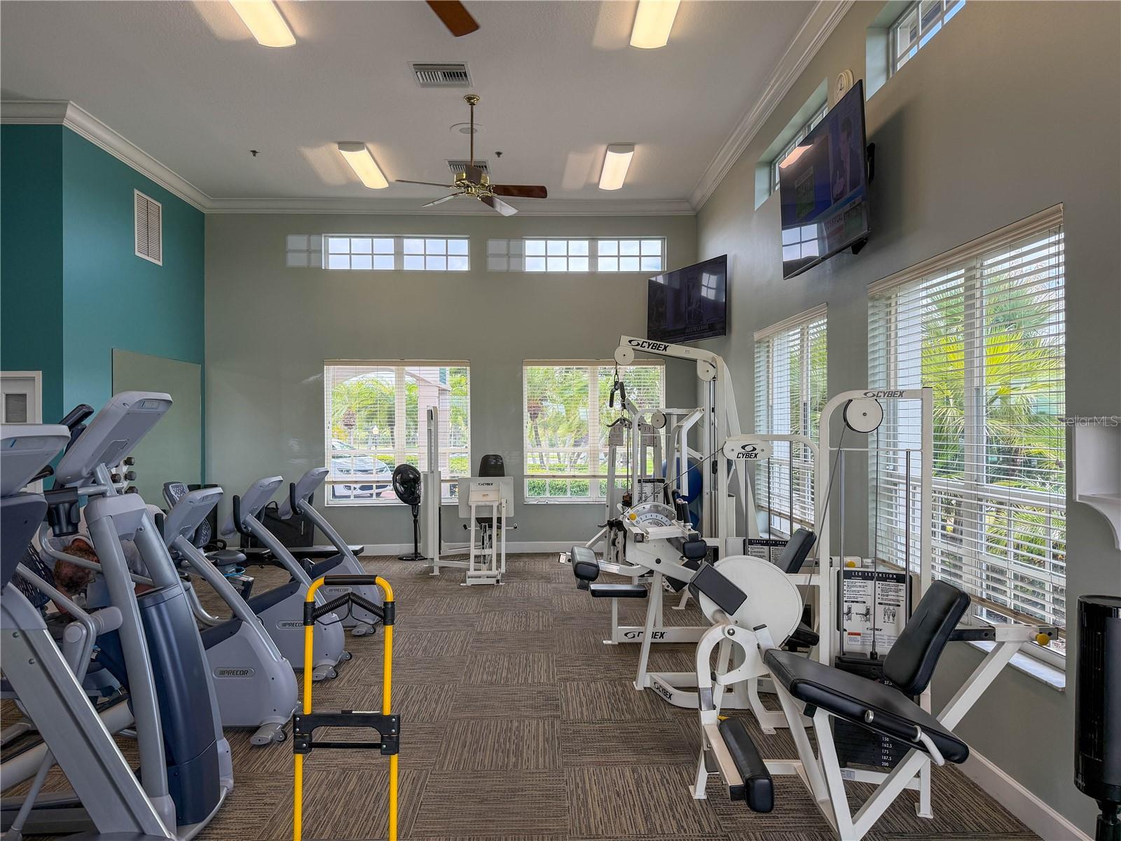 PELICAN POINTE GOLF & COUNTRY CLUB - Residential
