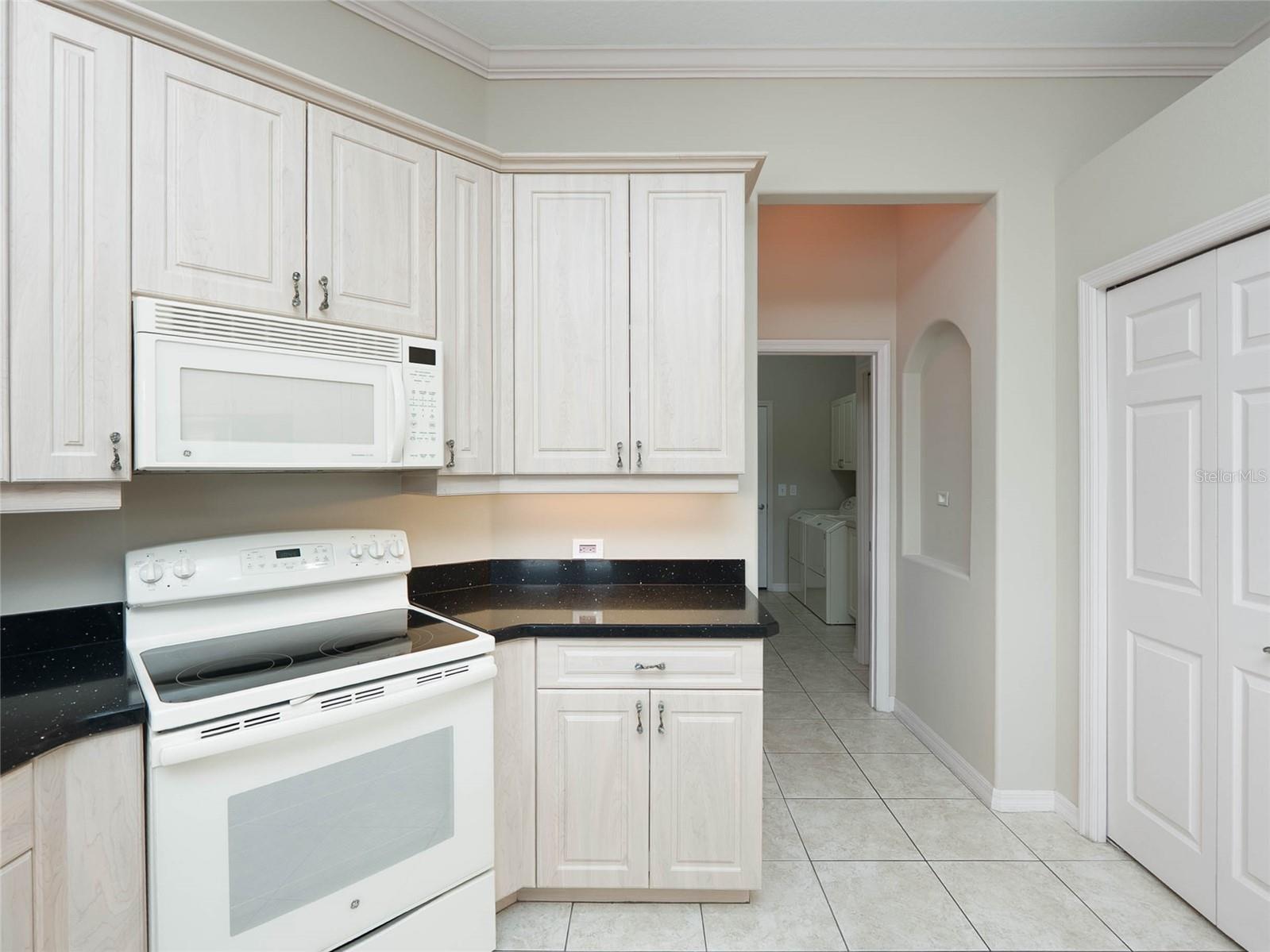 PELICAN POINTE GOLF & COUNTRY CLUB - Residential