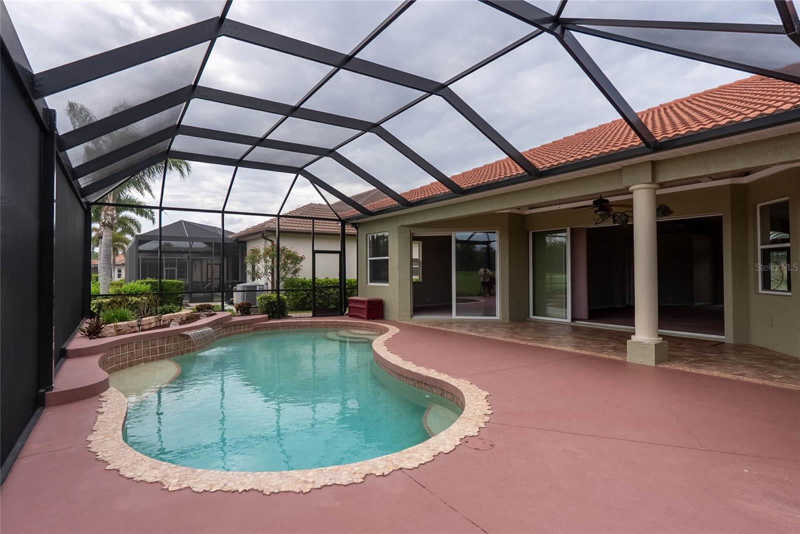PELICAN POINTE GOLF & COUNTRY CLUB - Residential