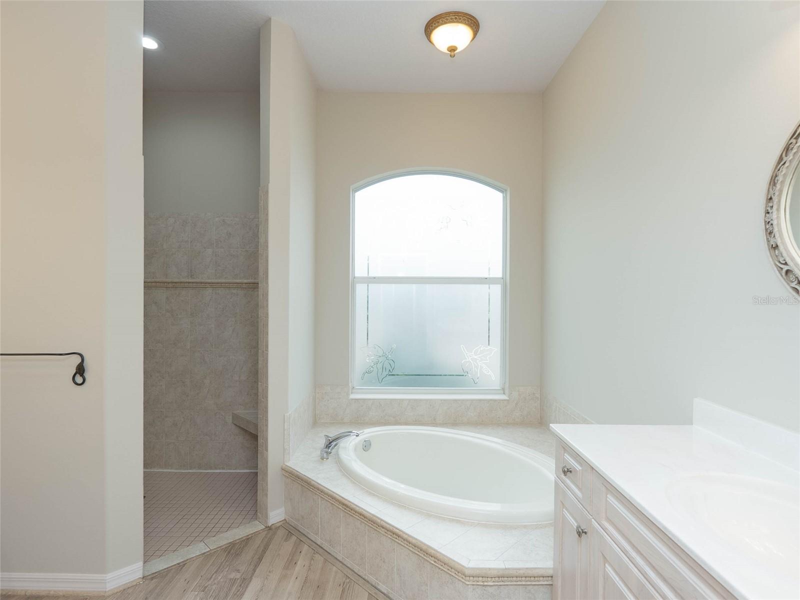 PELICAN POINTE GOLF & COUNTRY CLUB - Residential
