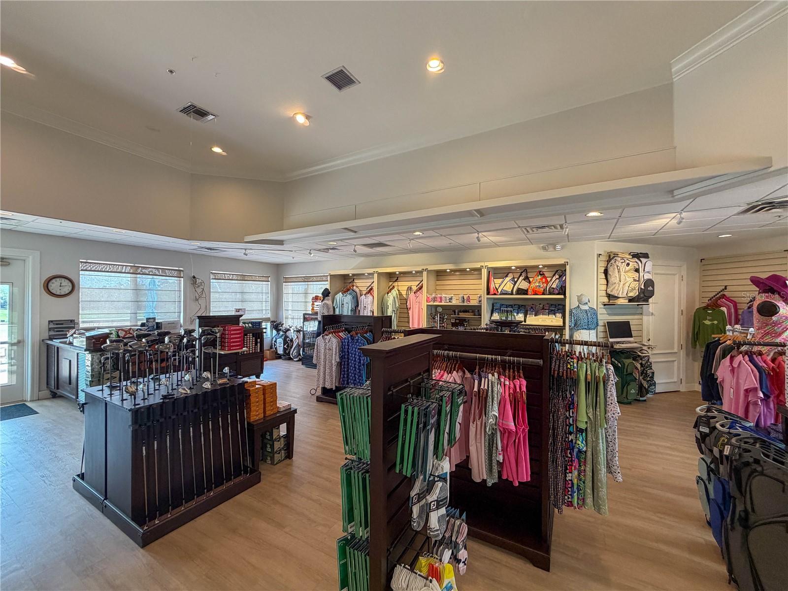 PELICAN POINTE GOLF & COUNTRY CLUB - Residential