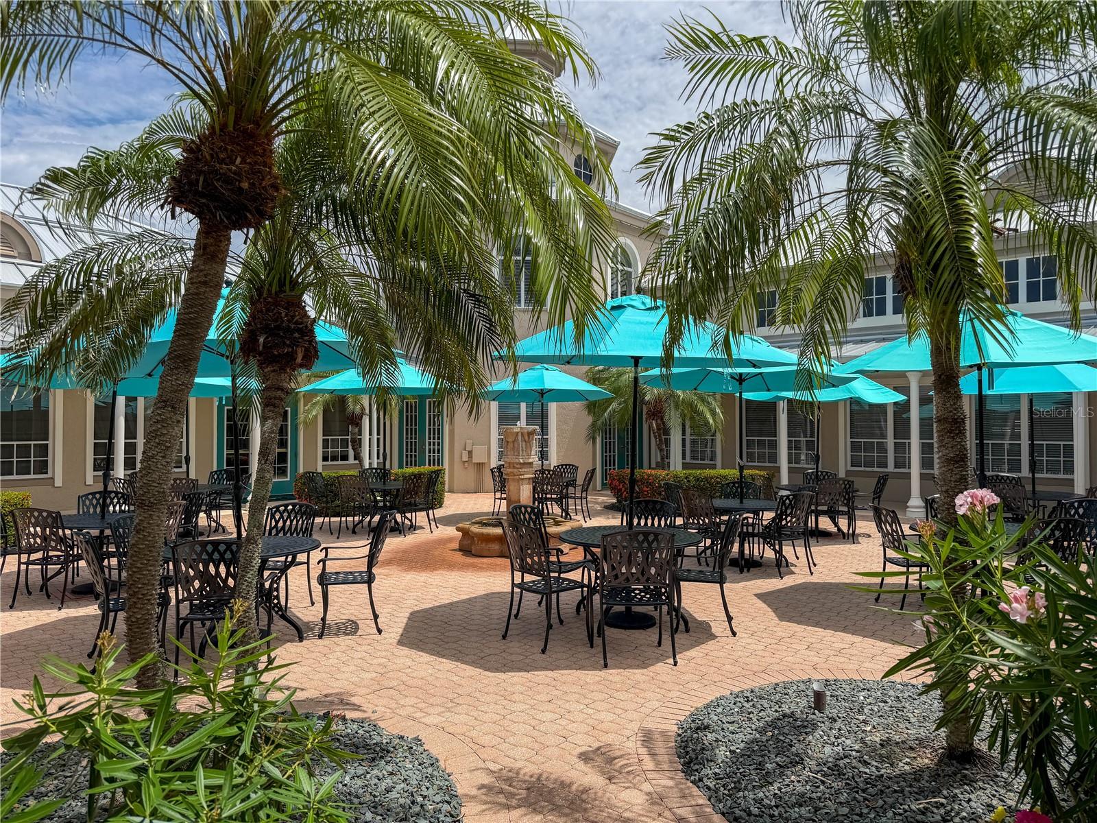 PELICAN POINTE GOLF & COUNTRY CLUB - Residential