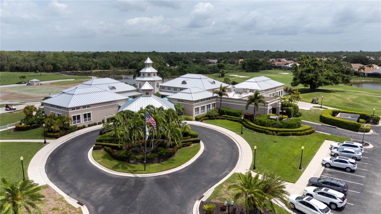 PELICAN POINTE GOLF & COUNTRY CLUB - Residential