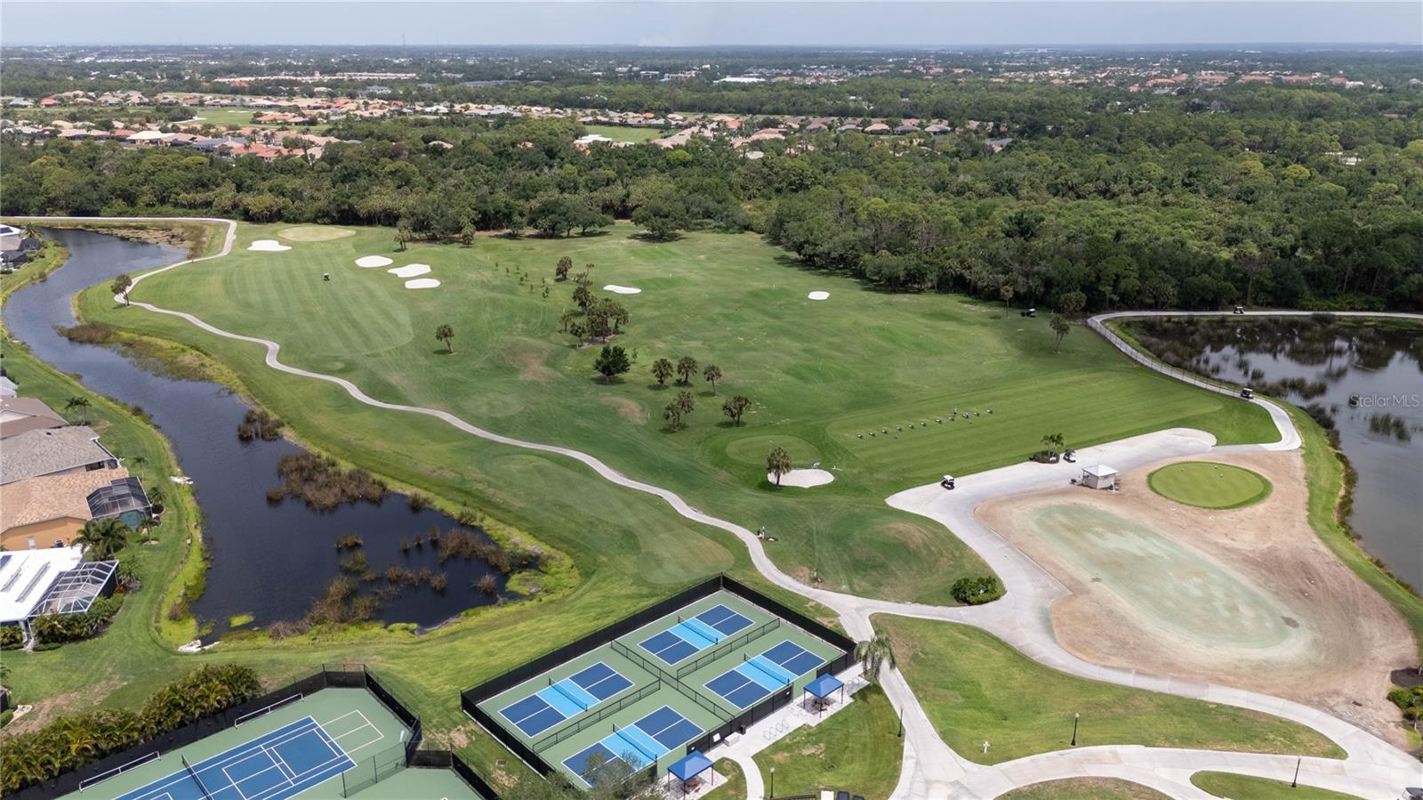 PELICAN POINTE GOLF & COUNTRY CLUB - Residential
