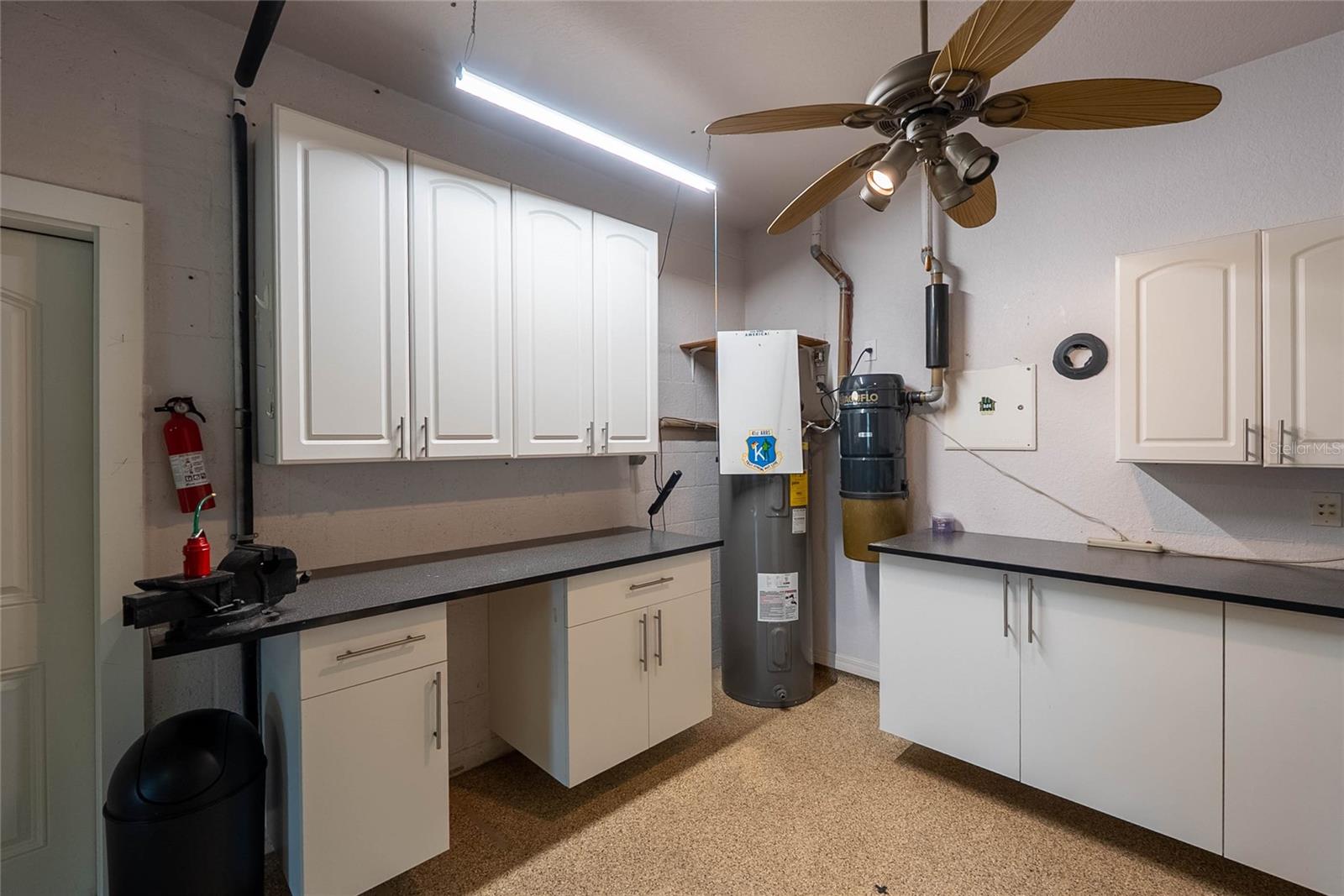 PELICAN POINTE GOLF & COUNTRY CLUB - Residential