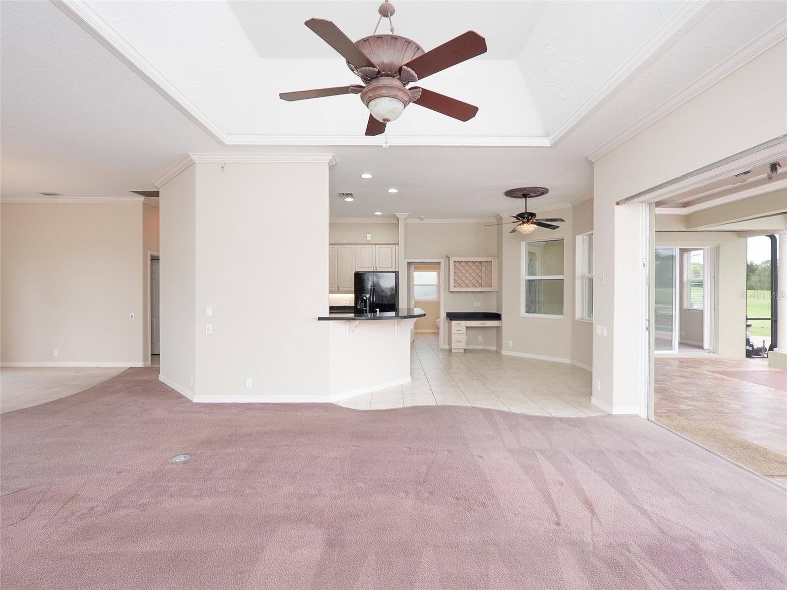 PELICAN POINTE GOLF & COUNTRY CLUB - Residential