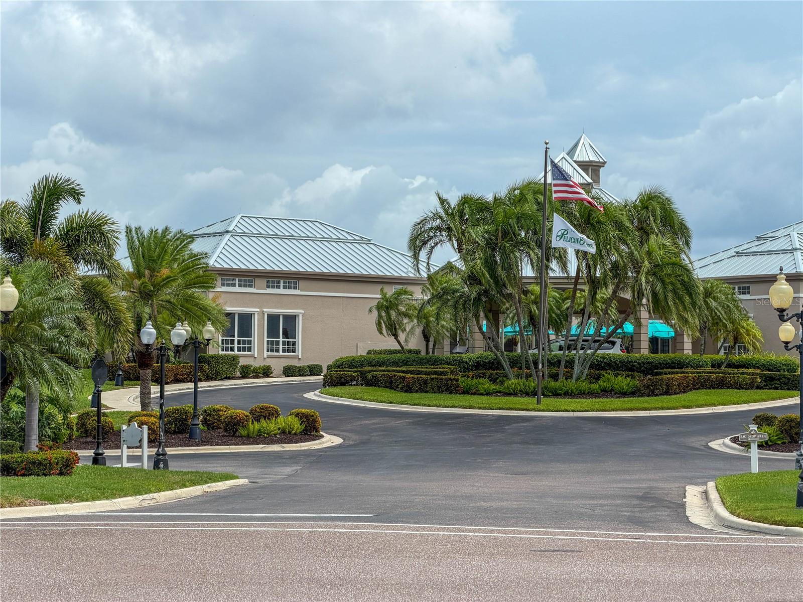 PELICAN POINTE GOLF & COUNTRY CLUB - Residential