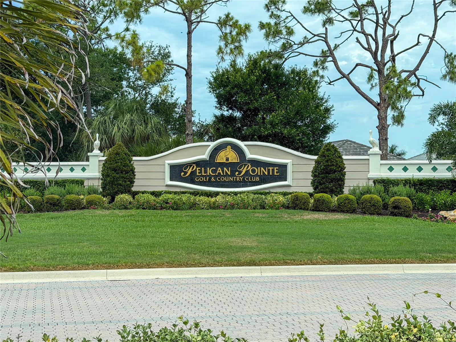 PELICAN POINTE GOLF & COUNTRY CLUB - Residential