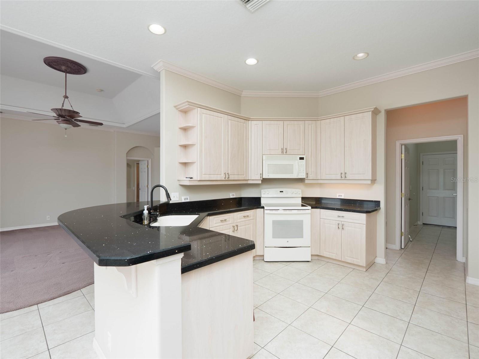 PELICAN POINTE GOLF & COUNTRY CLUB - Residential