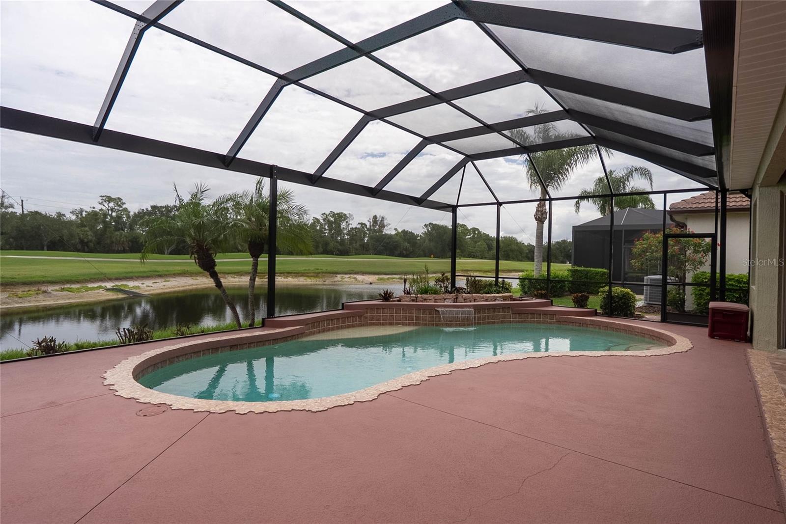 PELICAN POINTE GOLF & COUNTRY CLUB - Residential