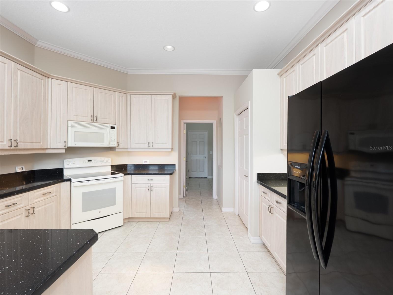 PELICAN POINTE GOLF & COUNTRY CLUB - Residential