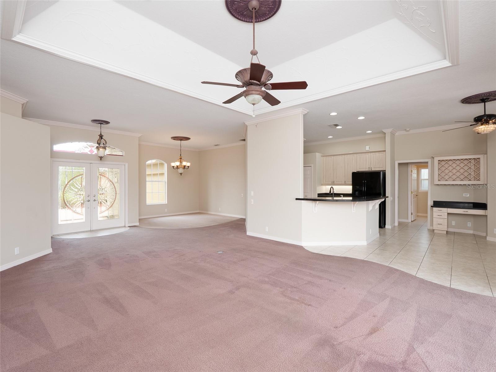 PELICAN POINTE GOLF & COUNTRY CLUB - Residential