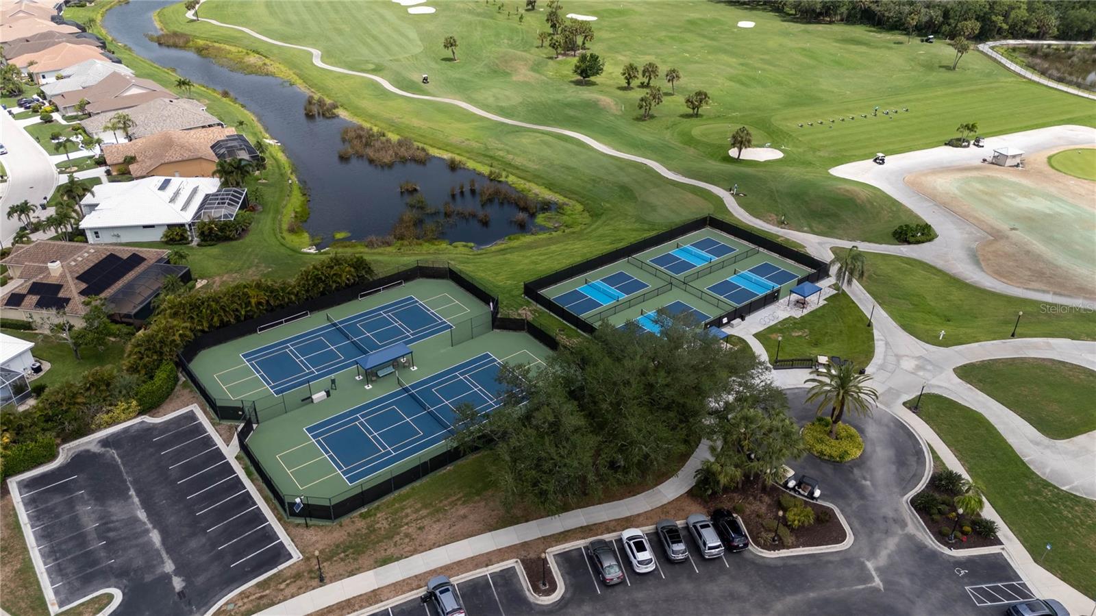 PELICAN POINTE GOLF & COUNTRY CLUB - Residential