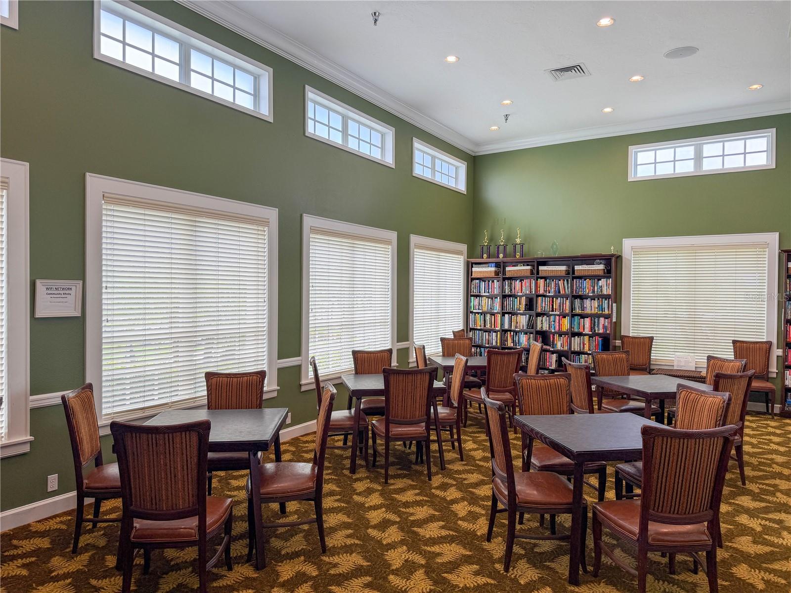 PELICAN POINTE GOLF & COUNTRY CLUB - Residential