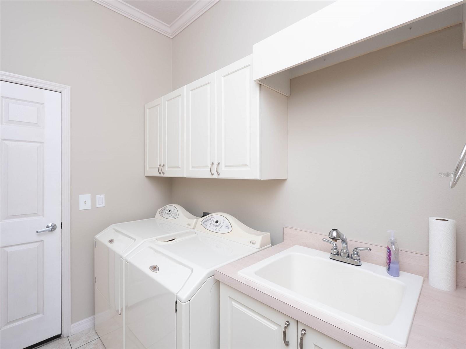 PELICAN POINTE GOLF & COUNTRY CLUB - Residential