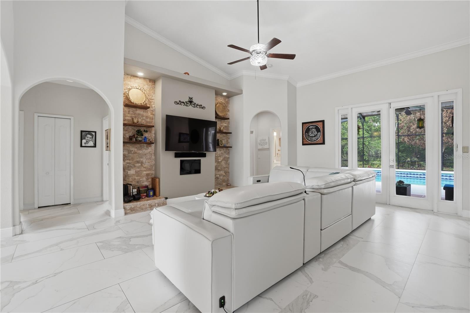 SEVILLE CHASE - Residential