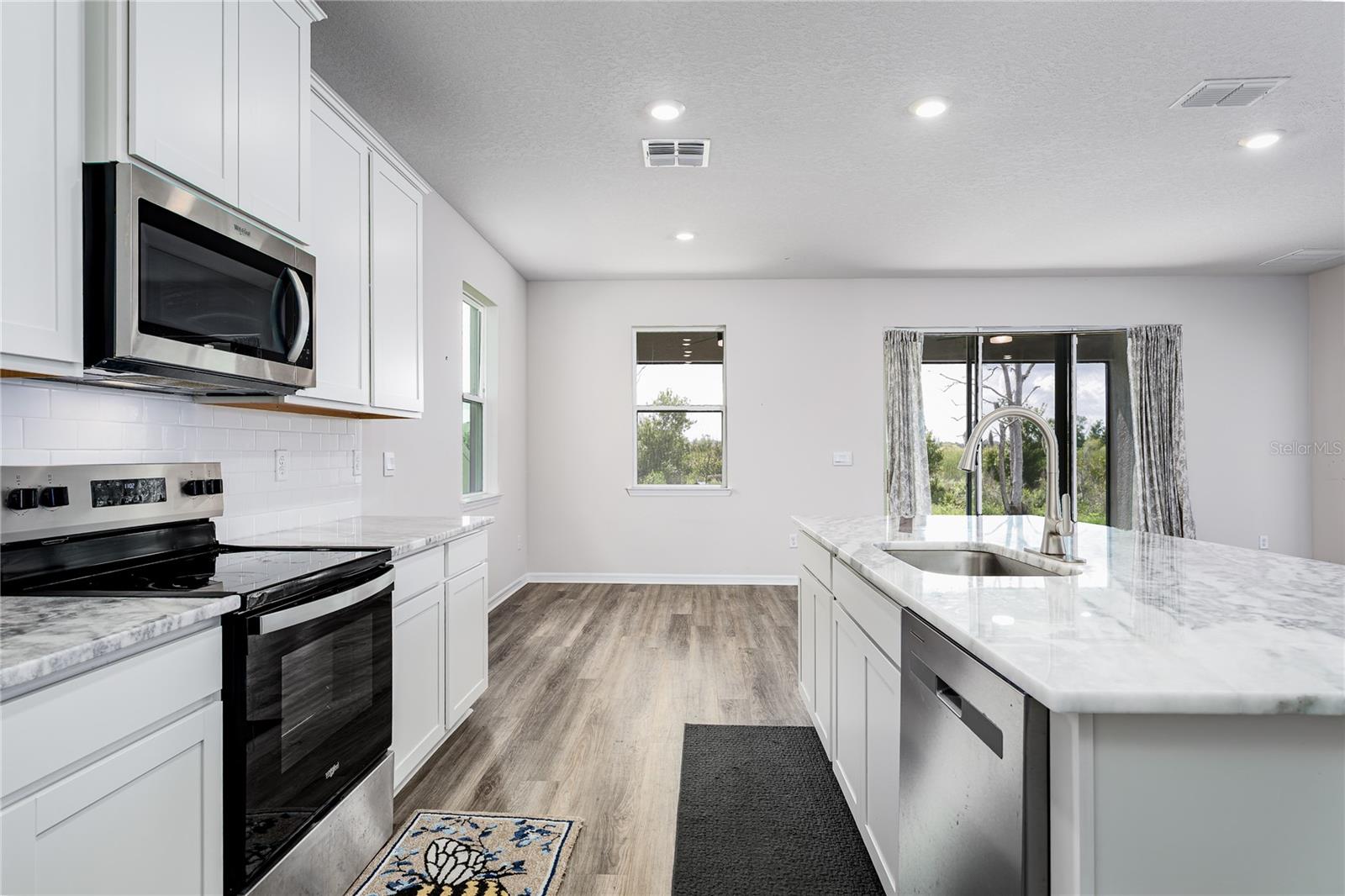 BELLA LAGO - Residential