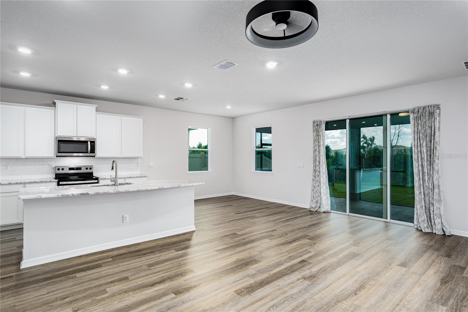 BELLA LAGO - Residential