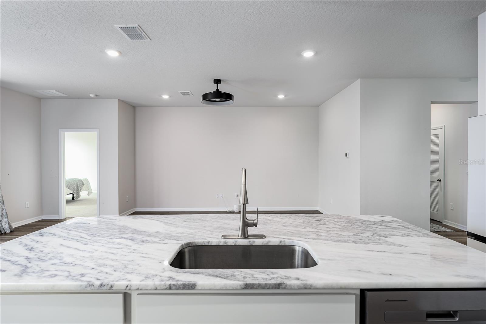BELLA LAGO - Residential