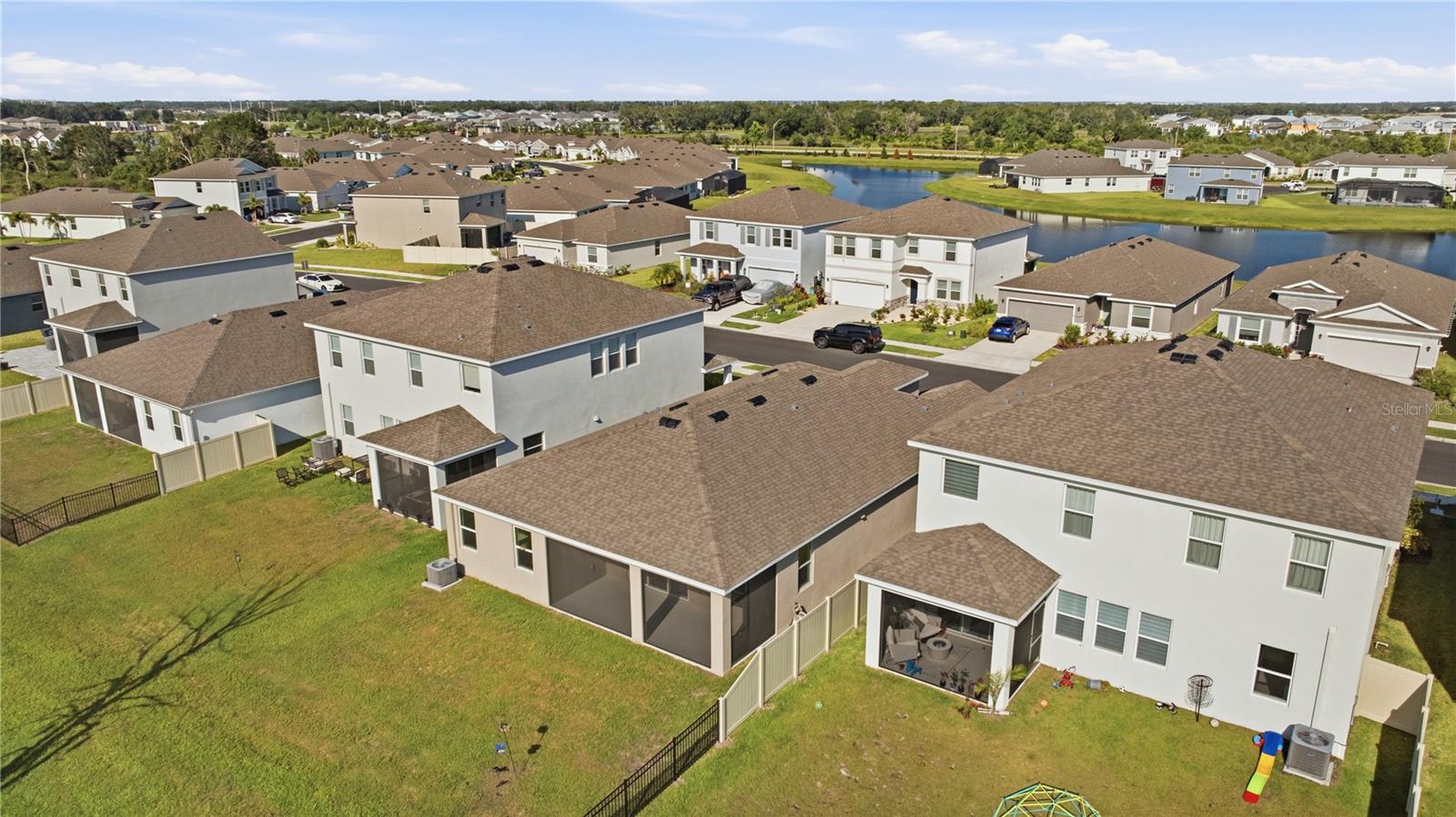 BELLA LAGO - Residential