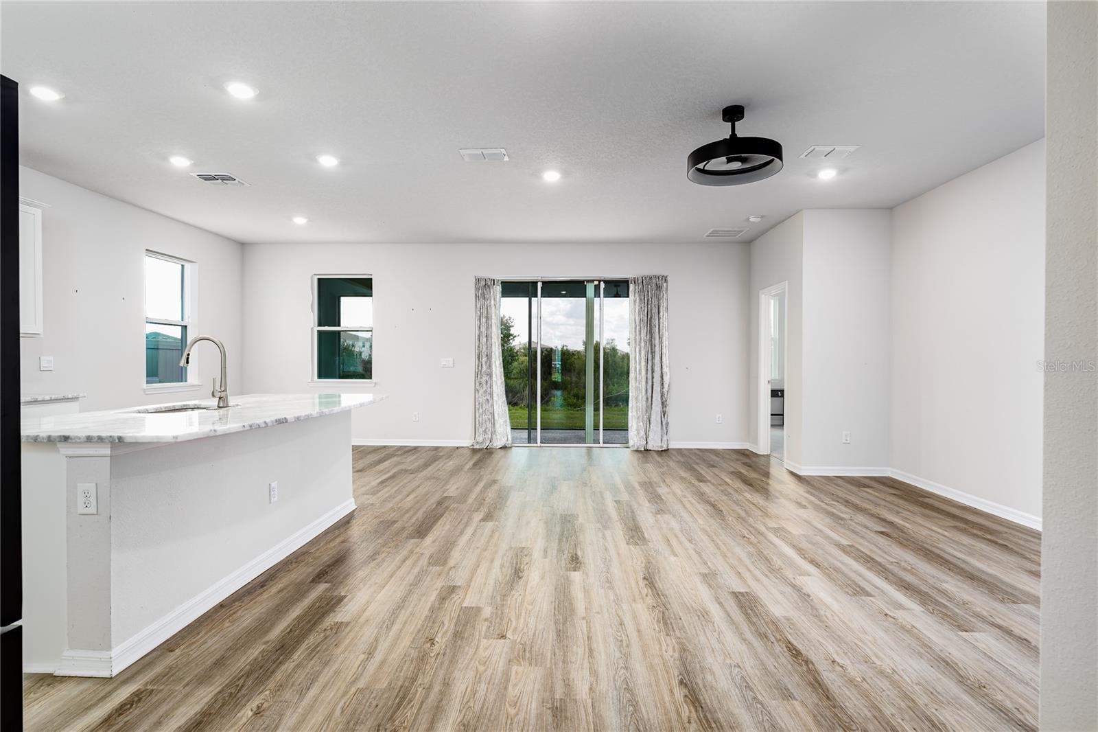 BELLA LAGO - Residential