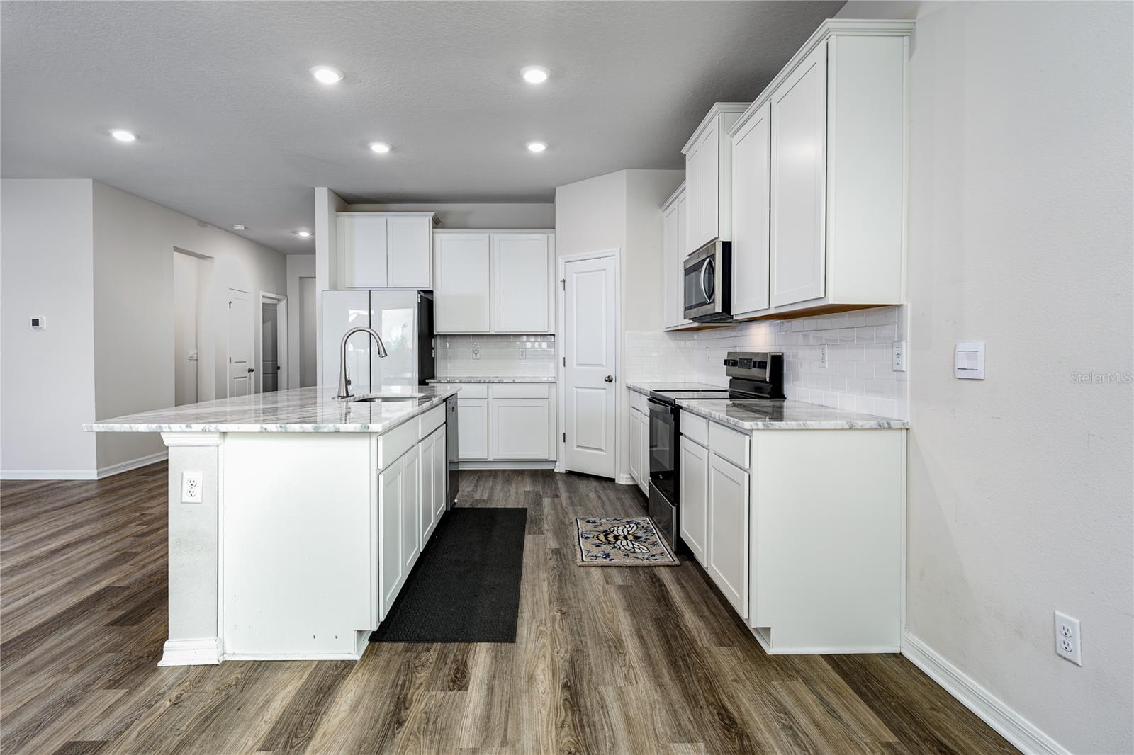 BELLA LAGO - Residential